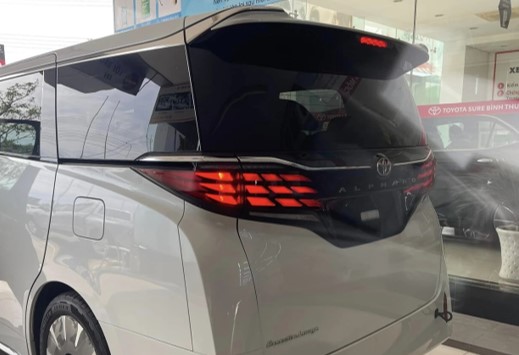 toyota alphard