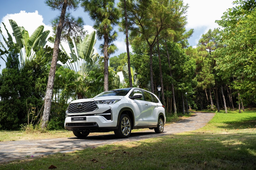 toyota innova cross