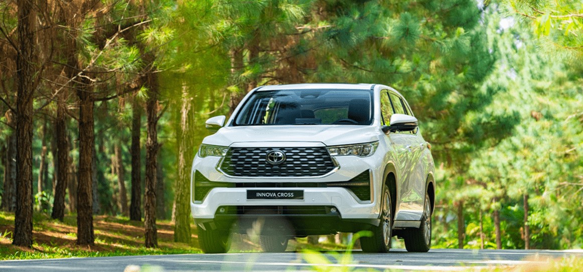 toyota innova cross